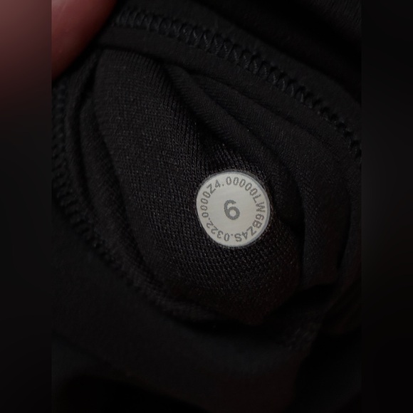 Lululemon Align Scalloped Hem High-Rise Crop Leggings 23" — Black — Size 6 - Picture 2 of 9